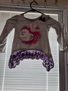 ✨5/$10 Universal Gray Long Sleeve Tee with Purple Lace Hem